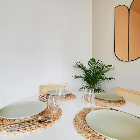 Luxury Cocon アパート